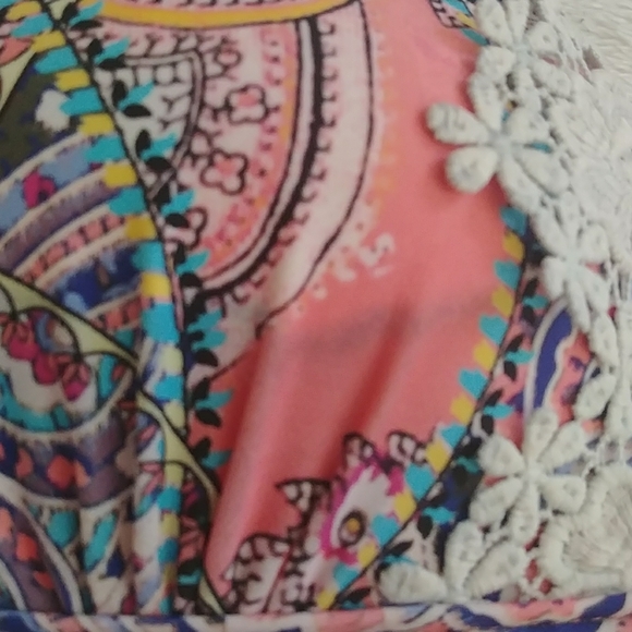 Bikini top a tad bit of water stains - Picture 2 of 3